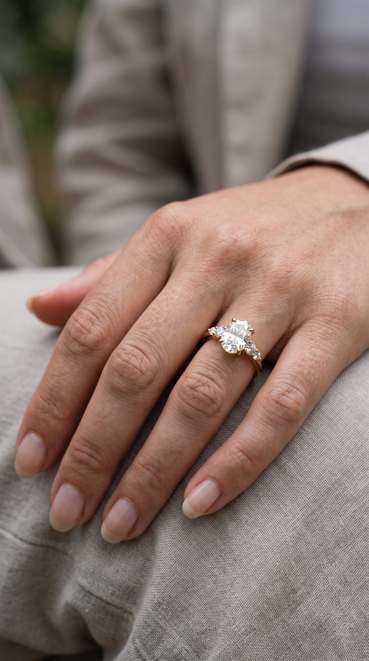 Oval & Graduated Diamonds Ring